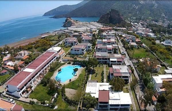 Menichetta 4 Posti Bilo Con Piscina Gratuita Dall' 11 Luglio Al 31 Agosto Vulcano  Exterior photo
