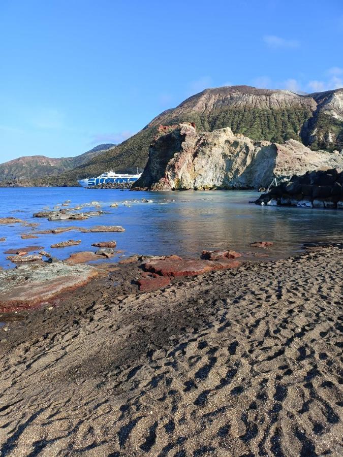 Menichetta 4 Posti Bilo Con Piscina Gratuita Dall' 11 Luglio Al 31 Agosto Vulcano  Exterior photo